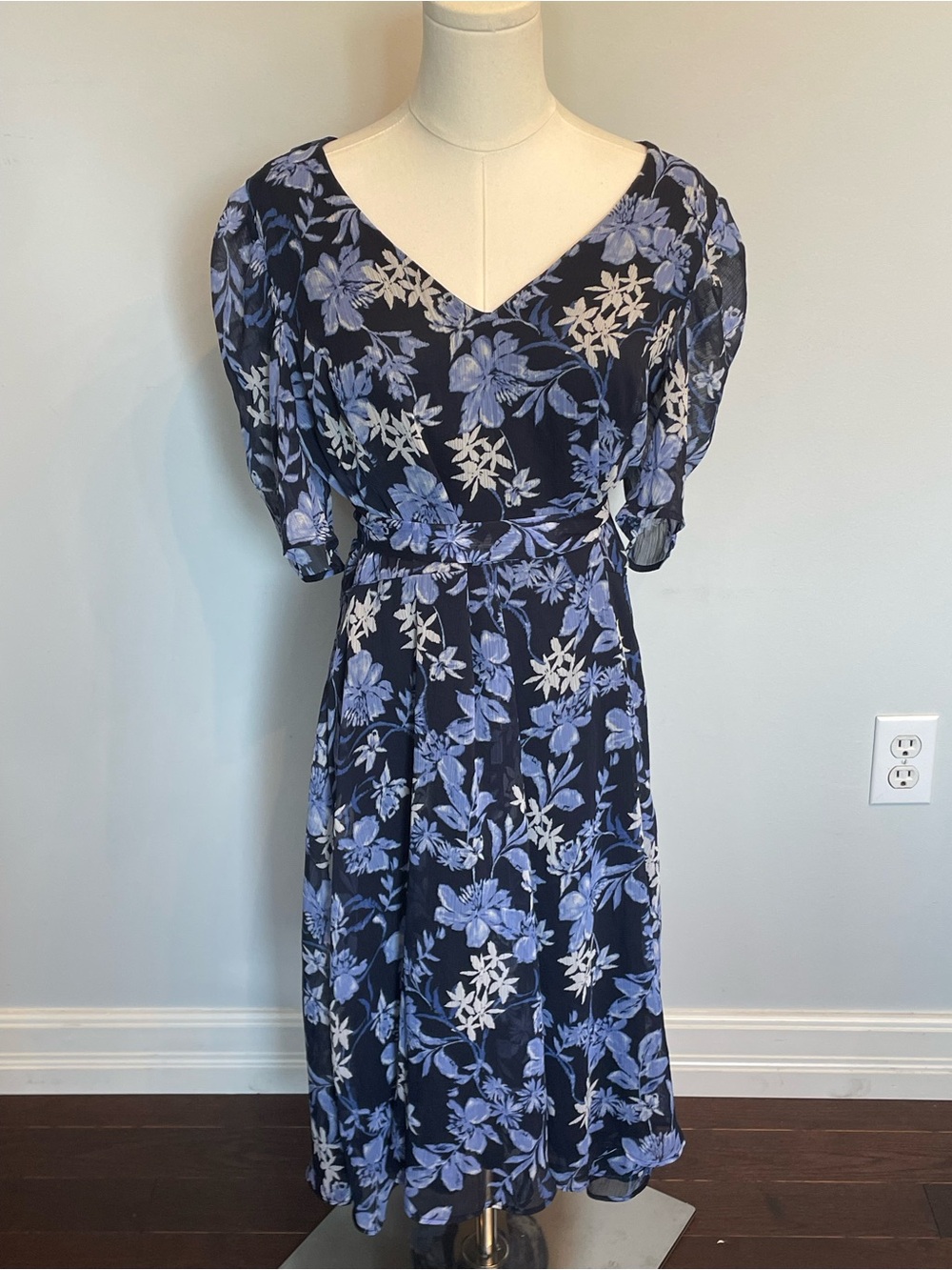 Tommy Hilfiger Navy Floral V-Neck Midi Dress - Picture 5 of 14